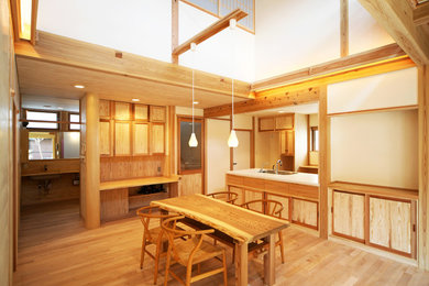 Dining room photo in Tokyo Suburbs