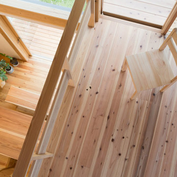 【木造真壁スキップハウス】１階ダイニングと２階フリースペース