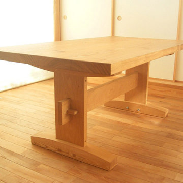 【木造真壁ソーラーハウス】ダイニングテーブル