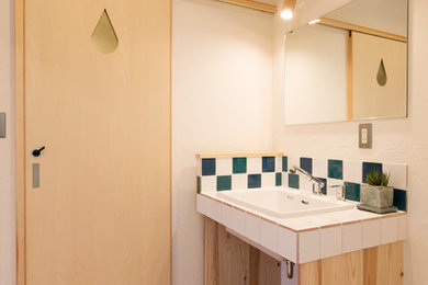 横浜にあるアジアンスタイルのおしゃれなトイレ・洗面所の写真