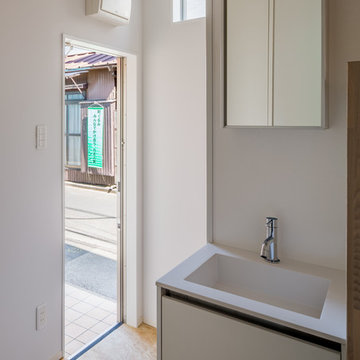洗面器のある玄関：帰って直ぐに手洗いをする清潔な家：リノベーショ：東京都北区ン
