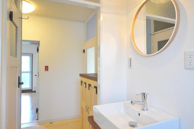 横浜にある北欧スタイルのおしゃれなトイレ・洗面所の写真