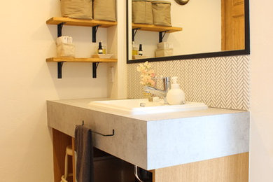 名古屋にあるインダストリアルスタイルのおしゃれなトイレ・洗面所の写真
