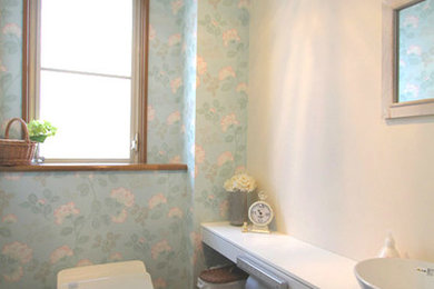 神戸にあるシャビーシック調のおしゃれなトイレ・洗面所の写真