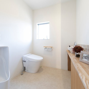 香川県高松市に建つ、「あそび心満載の平屋のお家」のトイレ