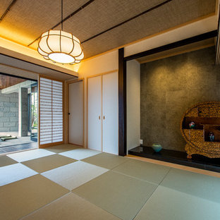 Esempio di un soggiorno etnico con pareti bianche, pavimento in tatami e pavimento verde