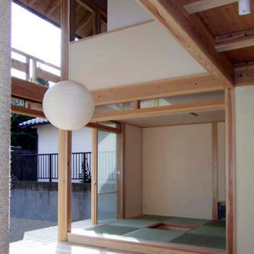 【木造真壁ソーラーハウス】吹抜け空間と和室