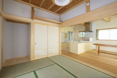 Asian tatami floor home office photo in Other