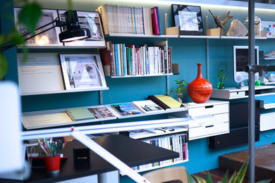 他の地域にあるインダストリアルスタイルのおしゃれなホームオフィス・書斎の写真
