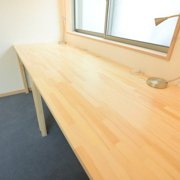 ”長く使えるデザイン”パイン材の四脚テーブル