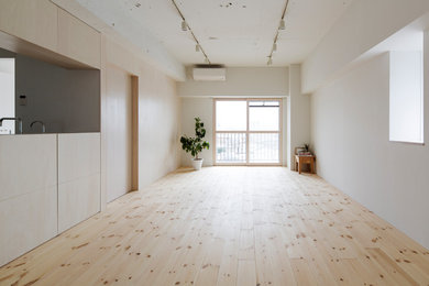 東京23区にある北欧スタイルのおしゃれなリビング (白い壁、淡色無垢フローリング) の写真