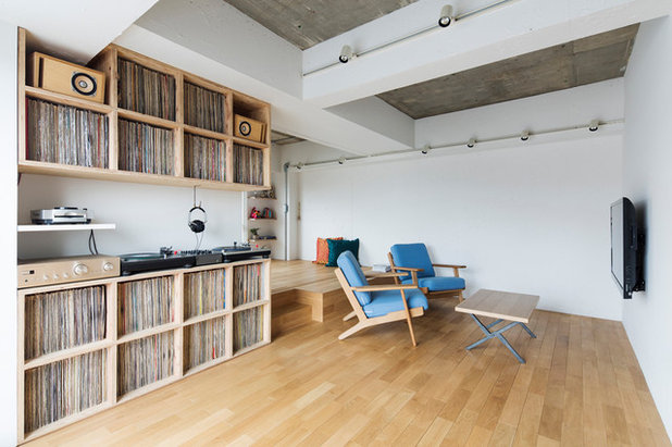 Modern Living Room by OSKA&PARTNERS INC.