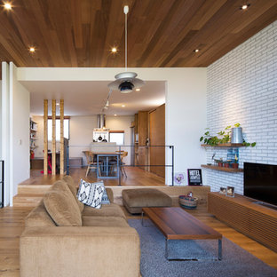Design ideas for a contemporary living room in Tokyo with white walls, medium hardwood flooring, a freestanding tv and no fireplace.