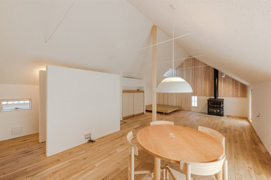 Inspiration for a modern living room in Yokohama.