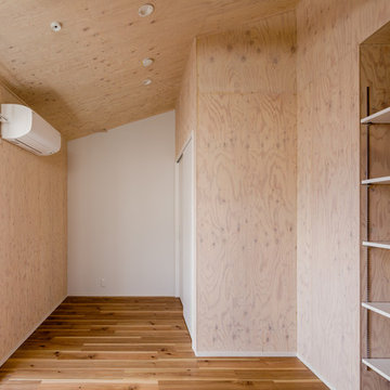 寝室：斜め天井は開放的：リノベーション：東京都北区