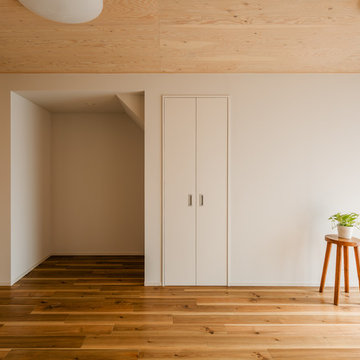 ：ラーチ合板＋杉フローリングの木の部屋：リノベーション：東京都北区