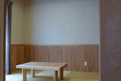 Foto de salón para visitas abierto de estilo zen con paredes beige y tatami