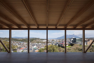 桜島を望む高台の家