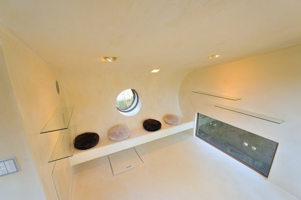 Contemporary Living Room by Kayoko Nagahama Garden Design & Construction