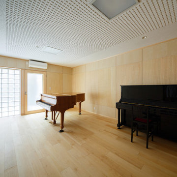 【二世帯四世代の家】地階ピアノ室