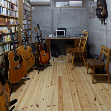 地下の書斎を兼ねた音楽室