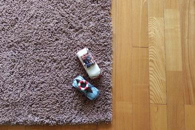 大阪にある低価格の広いコンテンポラリースタイルのおしゃれな子供部屋 (カーペット敷き、茶色い床) の写真