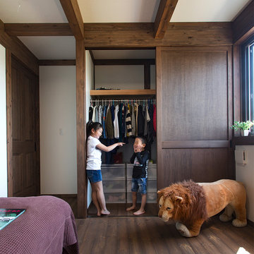 シンプルだけどカッコいい、どっしり重厚感のある家