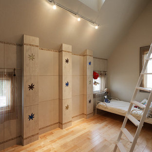 東京23区の北欧スタイルのおしゃれな子供部屋 (白い壁、無垢フローリング、茶色い床) の写真