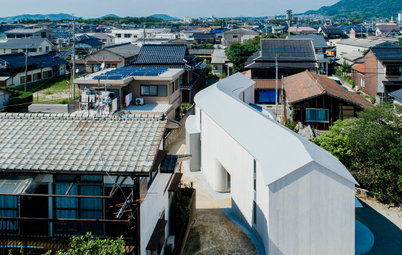 Una serpenteante y divertida vivienda-estudio en Japón