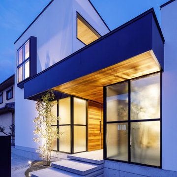 haus-cros / 十字フレームが印象付ける和洋折衷テイストのBOX型中庭住宅