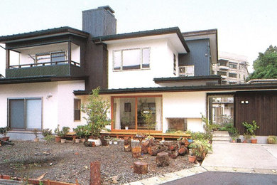 他の地域にある中くらいな北欧スタイルのおしゃれな家の外観の写真