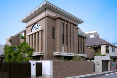 東京23区にあるトラディショナルスタイルのおしゃれな家の外観の写真