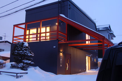札幌にあるモダンスタイルのおしゃれな家の外観の写真