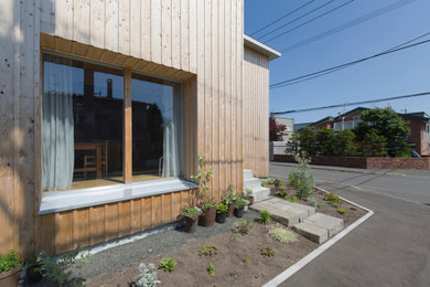 札幌にあるアジアンスタイルのおしゃれな家の外観の写真