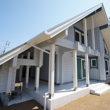 Two story house / 大きな屋根の２階建て 北欧ログハウス