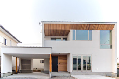 Ispirazione per la facciata di una casa bianca moderna a due piani di medie dimensioni con rivestimenti misti e copertura in metallo o lamiera