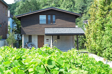 札幌にあるお手頃価格の小さなトラディショナルスタイルのおしゃれな家の外観の写真