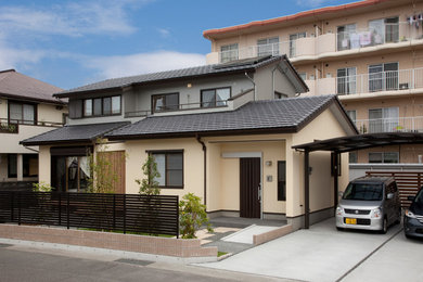 神戸にあるトランジショナルスタイルのおしゃれな家の外観の写真