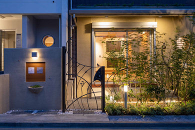 東京23区にあるラスティックスタイルのおしゃれな家の外観の写真
