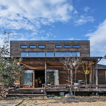 ヴィンテージ家具と植物と木とテグラがつくりだす空間　東琵琶湖の家
