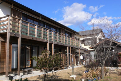名古屋にあるアジアンスタイルのおしゃれな家の外観 (漆喰サイディング) の写真