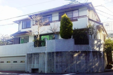 大阪にあるトラディショナルスタイルのおしゃれな家の外観の写真