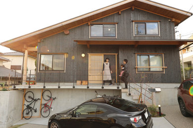 名古屋にあるお手頃価格の中くらいな和風のおしゃれな家の外観の写真