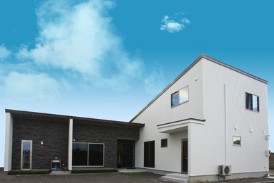 Photo of a contemporary house exterior in Other.