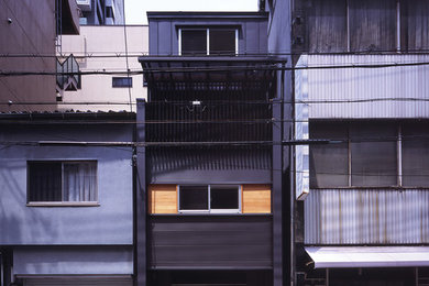 Cette image montre une façade de maison asiatique.