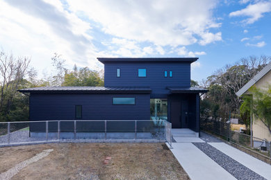 Modelo de fachada de casa de estilo zen de tamaño medio de dos plantas