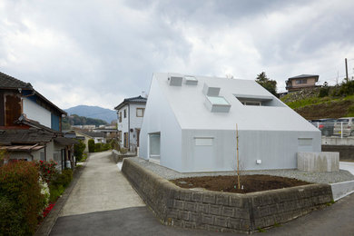 他の地域にあるコンテンポラリースタイルのおしゃれな家の外観の写真