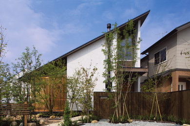 福岡にあるアジアンスタイルのおしゃれな家の外観 (漆喰サイディング) の写真
