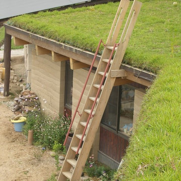 洲本草屋根の家と版築工房