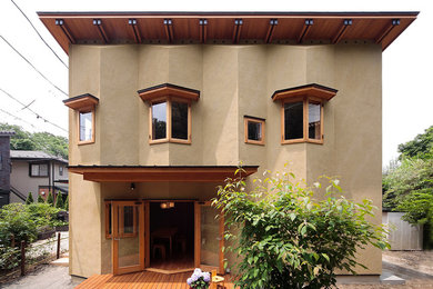 Modelo de fachada marrón actual con tejado plano